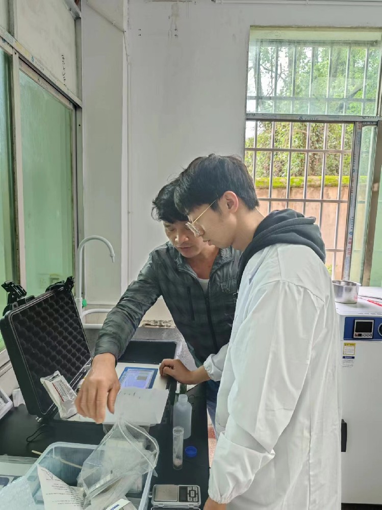 山東萊恩德食品安全檢測儀走進江西省新余市逸夫小學，為師生食品安全保駕護航